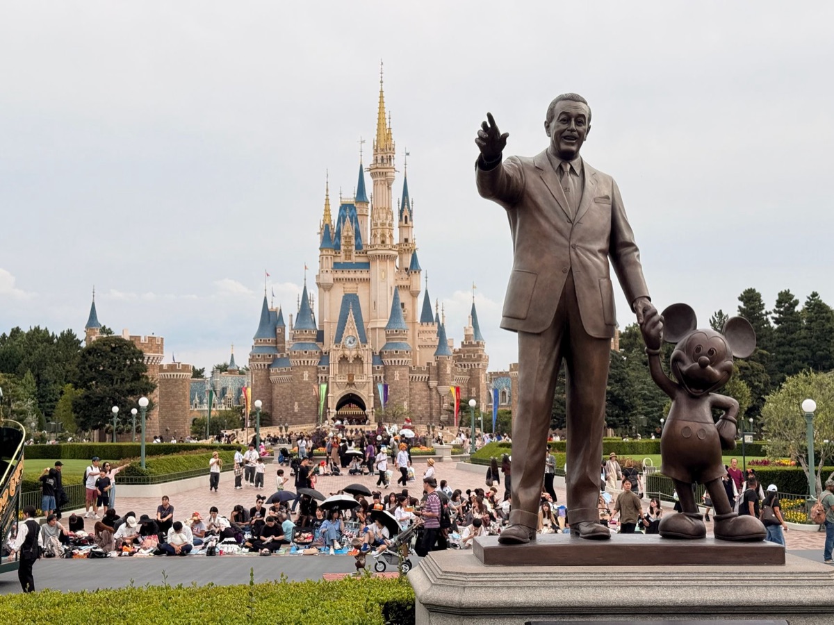 Español: Operaciones de un parque de diversiones bajo Disney Experiences