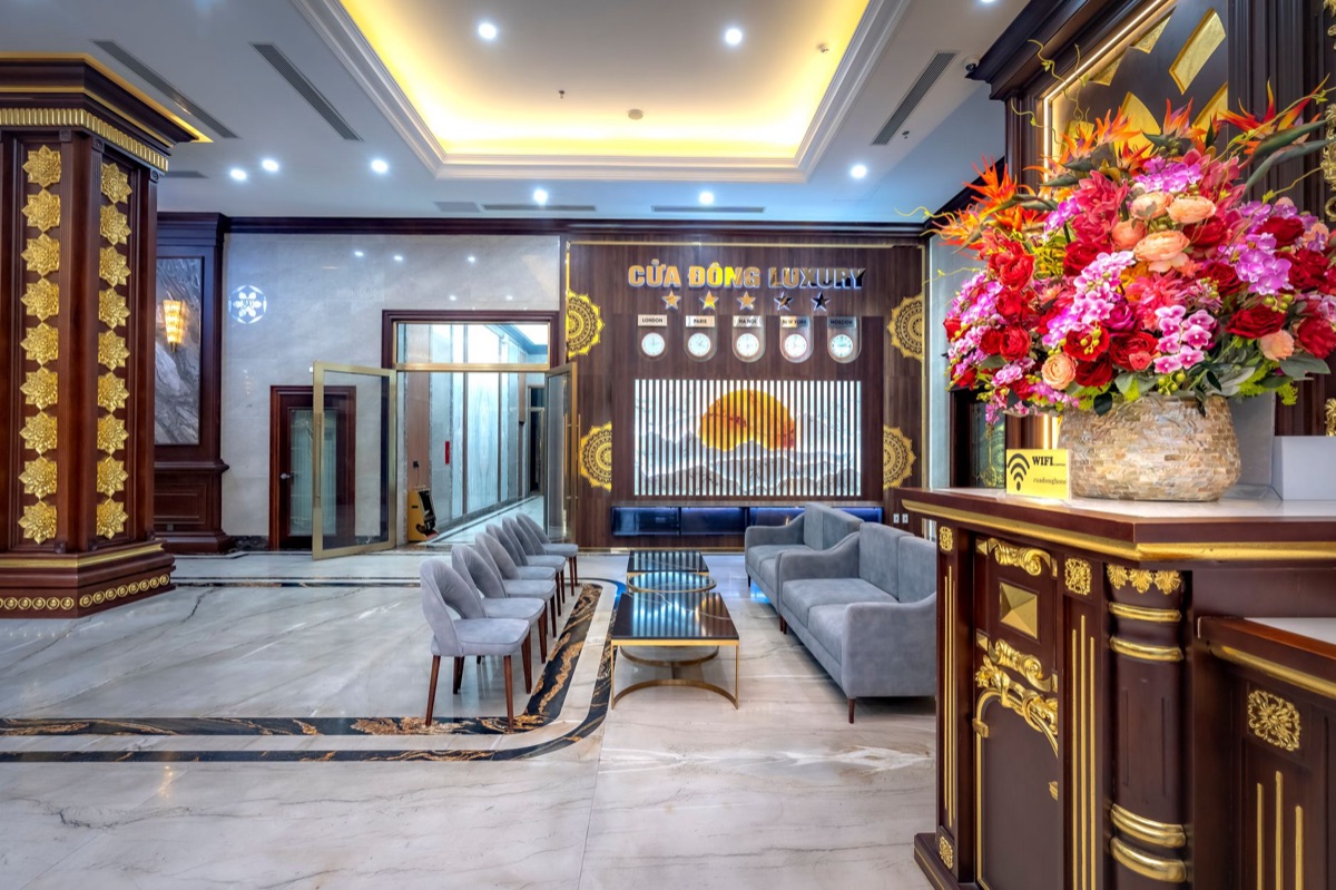 Grand hall de réception d'un hôtel
