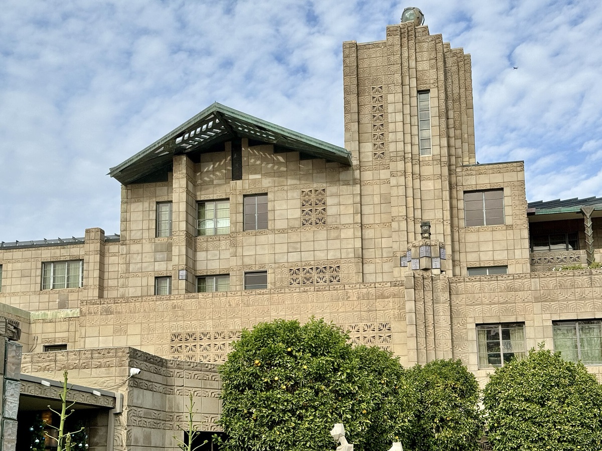 ホテルチェーンの複数の支店とゲストルーム