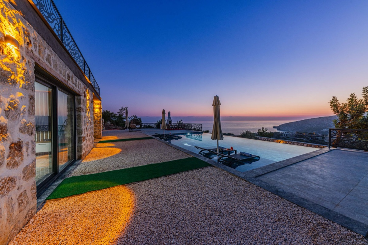 Private villa with infinity pool overlooking the ocean and tropical landscape