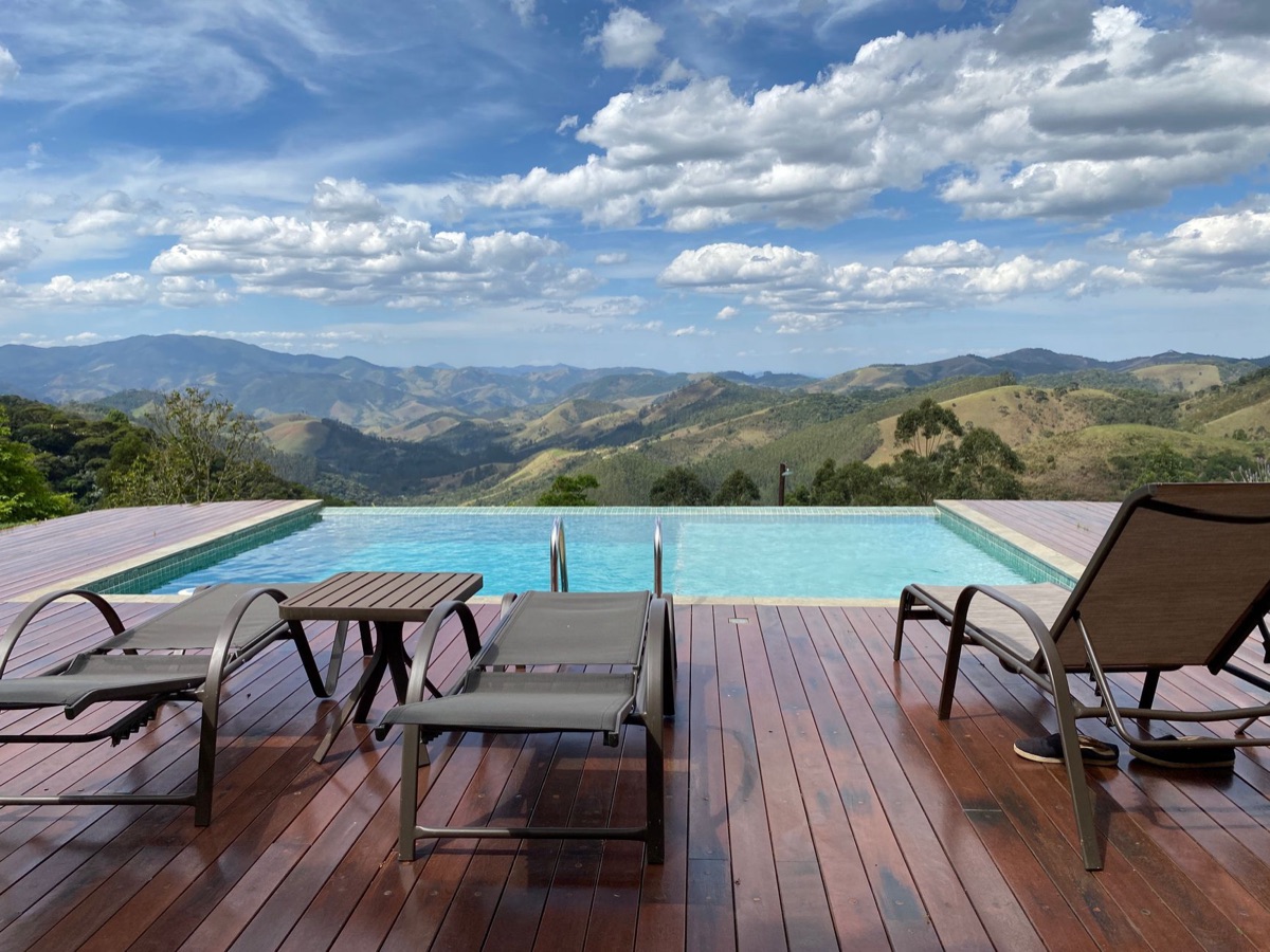 villa con piscina infinita