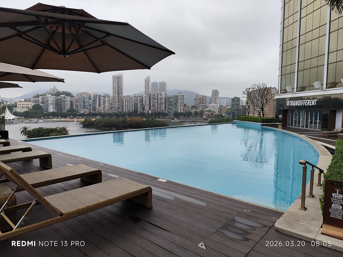 Resort infinity pool