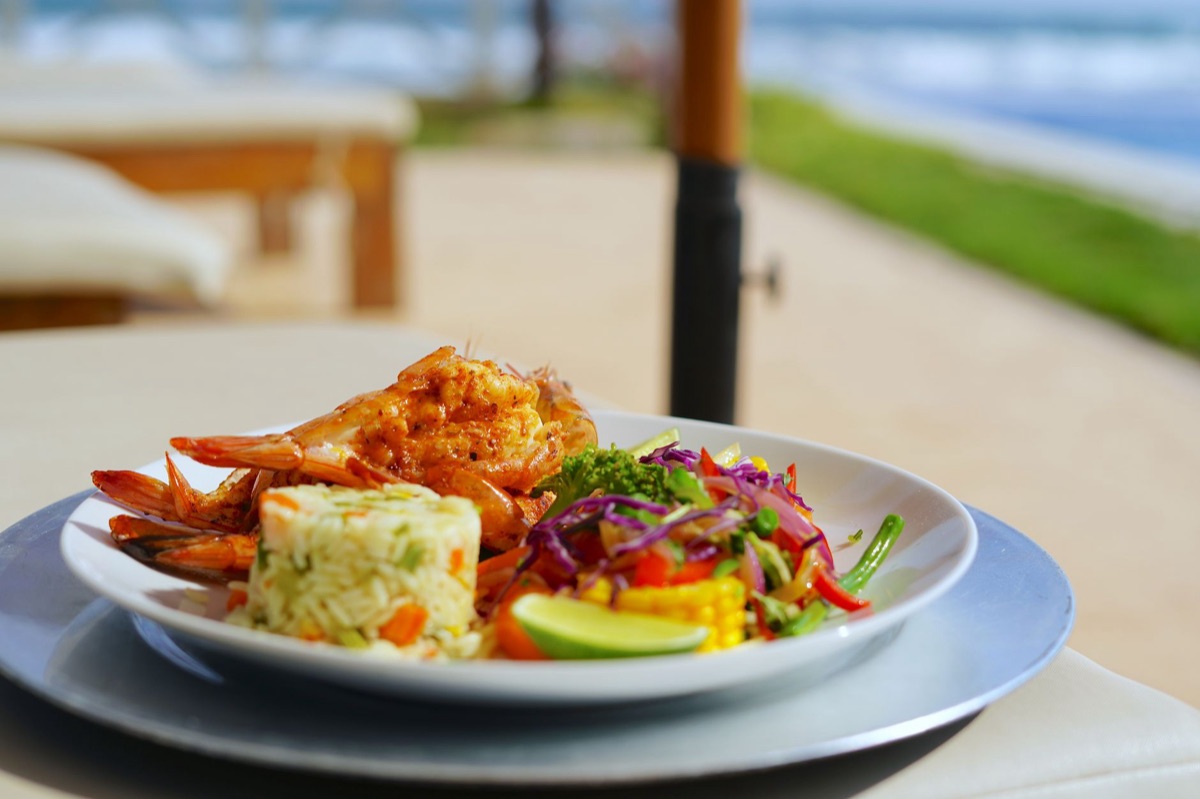 Restaurante completo en resort