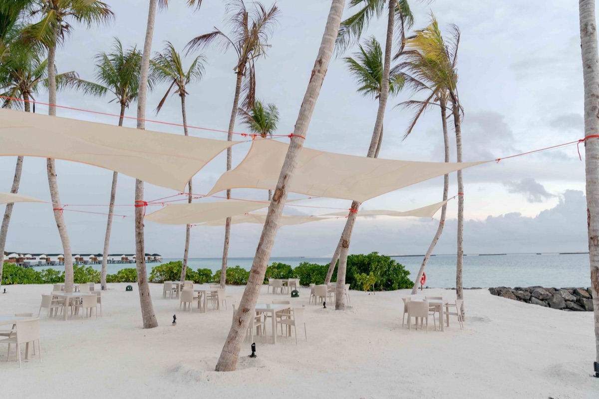 ristorante all-inclusivo con vista sul mare