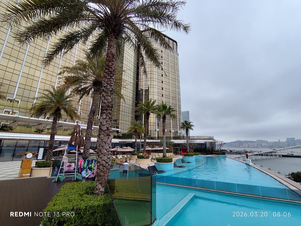 Piscine à l'infini d'un resort