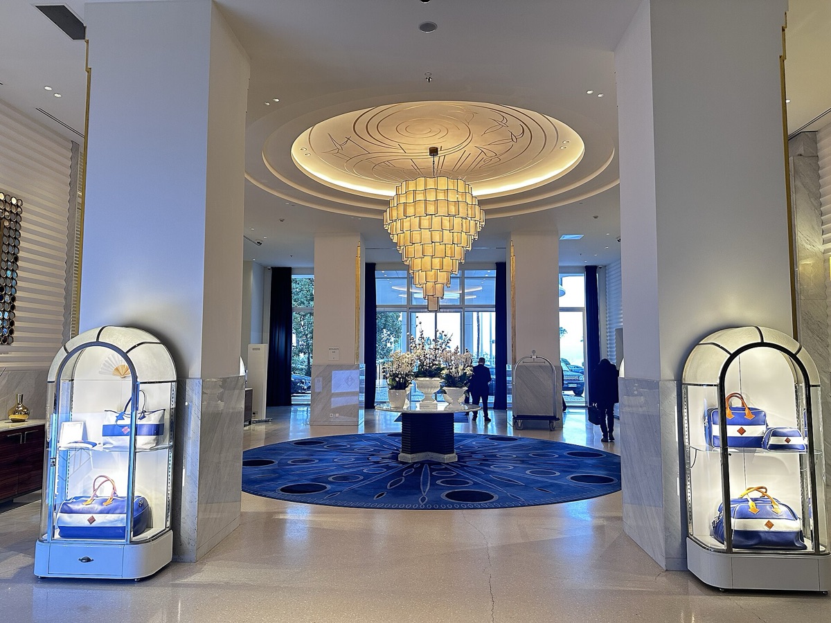 Hotel lobby with chandeliers