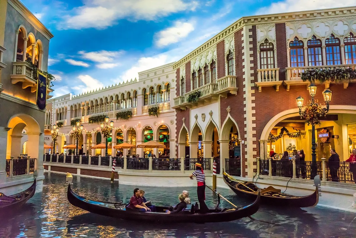 venetian, las vegas, gondola, canal, architecture, building, hotel, casino, structure, travel, vacation, luxurious, fancy, romantic, water, artificial, nature,